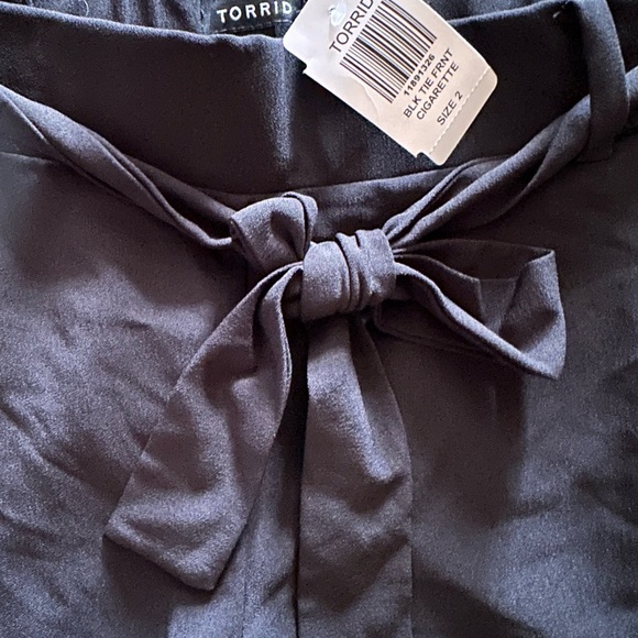 Torrid Size 2 Tie Front Cigarette Pant - Picture 3 of 4